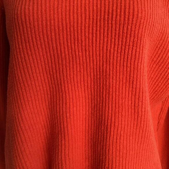 Banana Republic small/medium crop sweater.  0640 - Picture 5 of 7